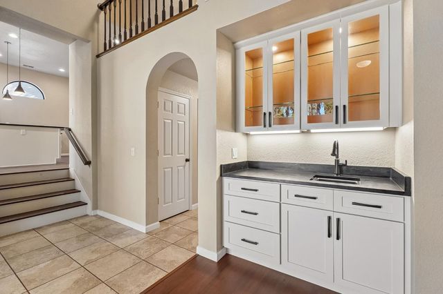 129 Chesterfield Way, Folsom, CA 95630