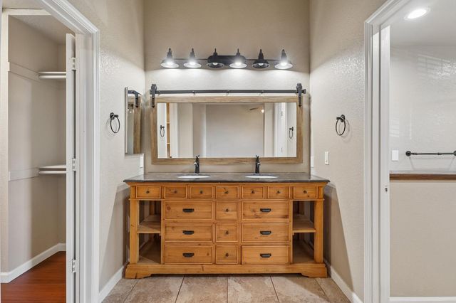 129 Chesterfield Way, Folsom, CA 95630