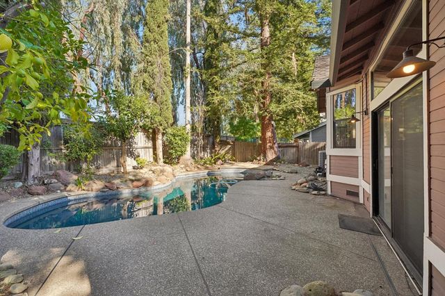 129 Chesterfield Way, Folsom, CA 95630