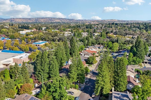 129 Chesterfield Way, Folsom, CA 95630