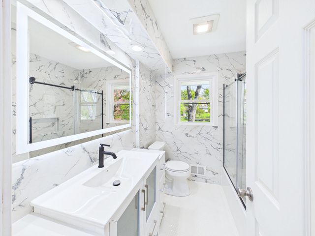5212 W 70th Street, Edina, MN 55439