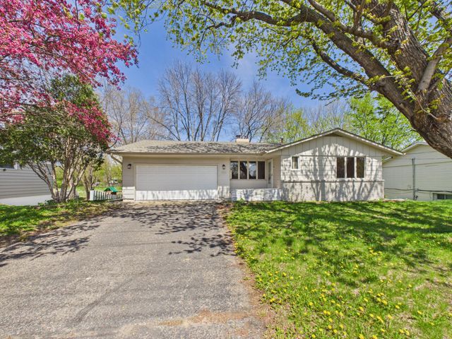 5212 W 70th Street, Edina, MN 55439