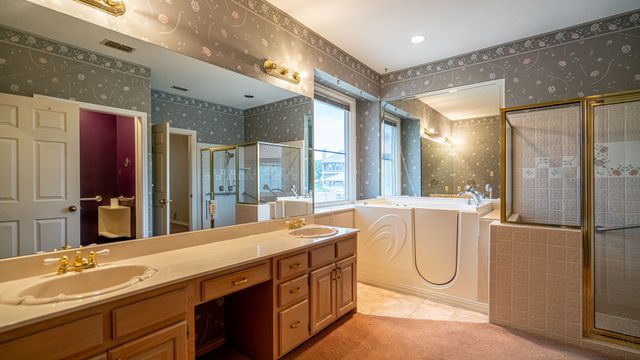 2401 Pebble Drive, Granbury, TX 76048