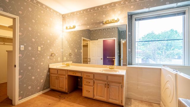 2401 Pebble Drive, Granbury, TX 76048