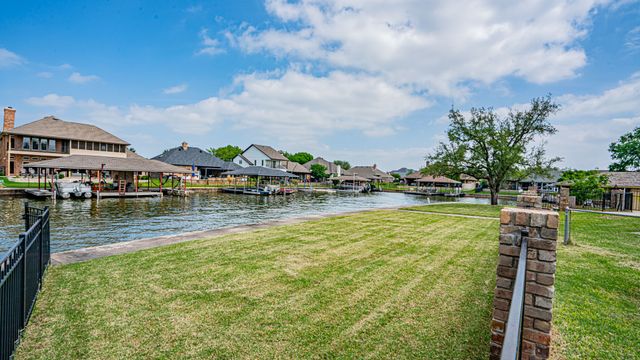2401 Pebble Drive, Granbury, TX 76048