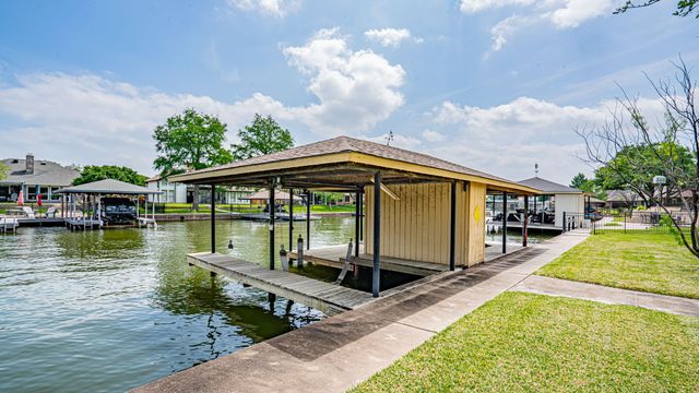 2401 Pebble Drive, Granbury, TX 76048