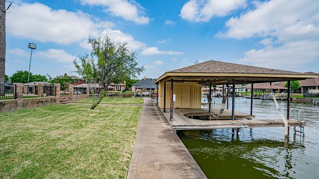 2401 Pebble Drive, Granbury, TX 76048