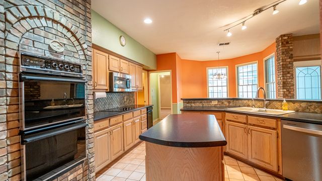 2401 Pebble Drive, Granbury, TX 76048