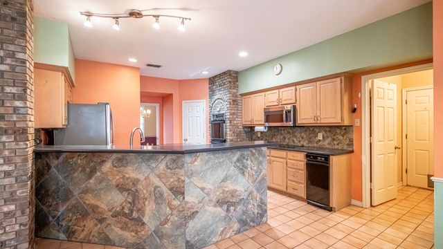 2401 Pebble Drive, Granbury, TX 76048