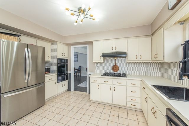 19 Mcneile Dr, Parsippany-troy Hills Twp., NJ 07054