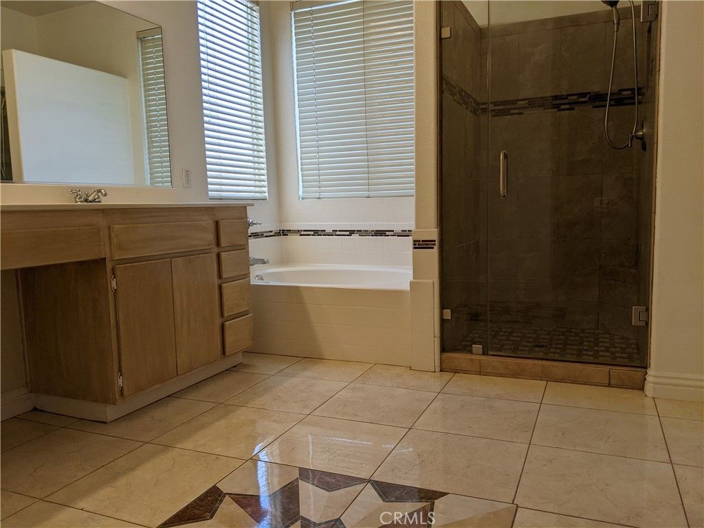 Image 14 of property listing at 15559 Sharon Court, Fontana, CA 92336
