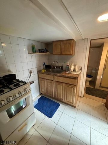 498 Summer St, Paterson City, NJ 07501
