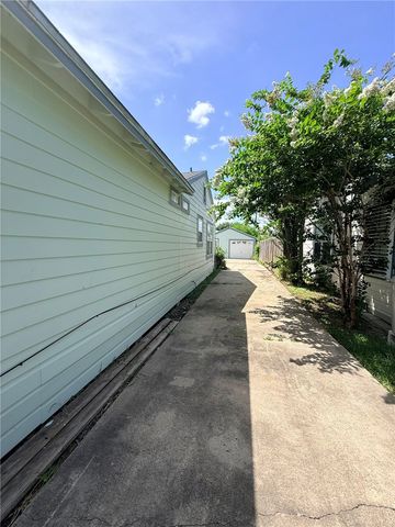 330 Breezeway Ave, Corpus Christi, TX 78404