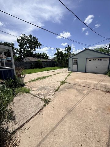 330 Breezeway Ave, Corpus Christi, TX 78404