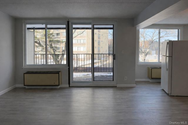 209-33 26th Avenue 1C, Bayside, NY 11360