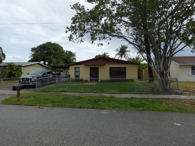 2350 NW 1st Street, Boynton Beach, FL 33435