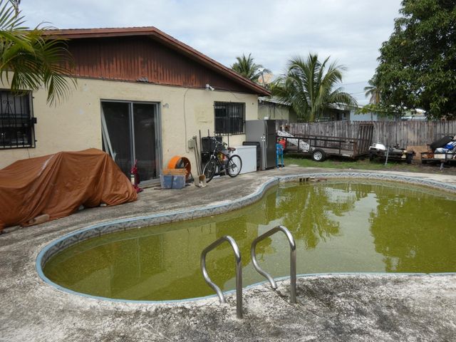 2350 NW 1st Street, Boynton Beach, FL 33435