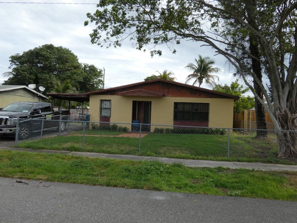 2350 NW 1st Street, Boynton Beach, FL 33435