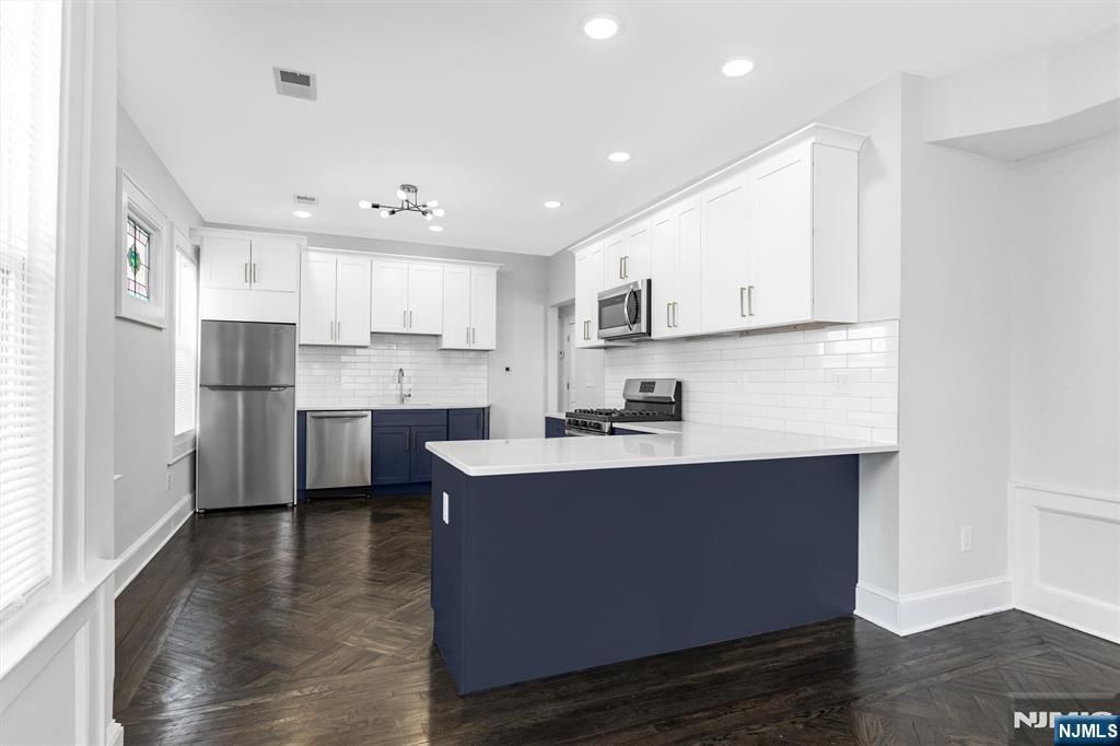 25 Waldo Avenue, Bloomfield, NJ 07003