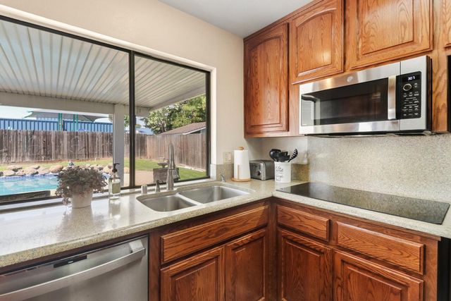 8951 Lansdowne Ct, Elk Grove, CA 95624