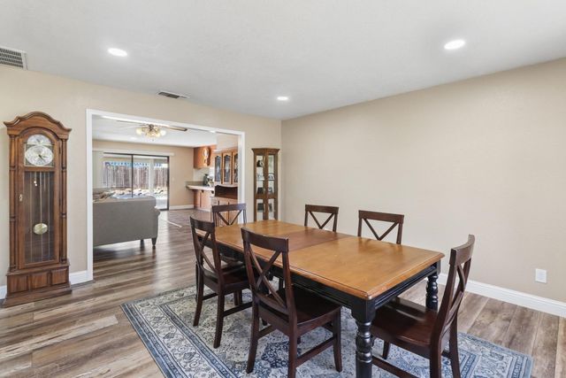 8951 Lansdowne Ct, Elk Grove, CA 95624