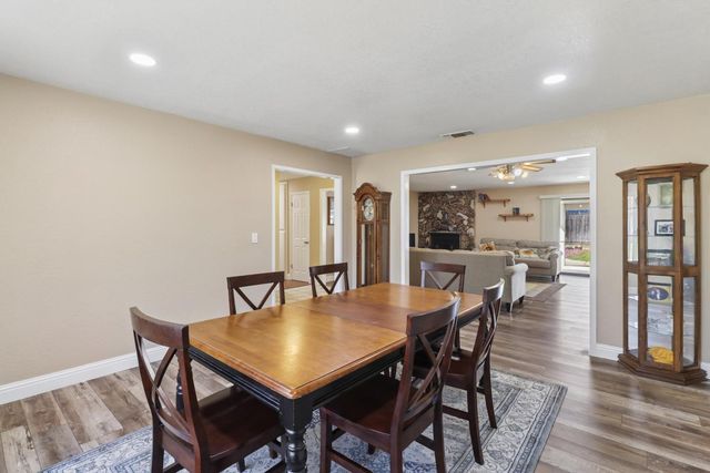 8951 Lansdowne Ct, Elk Grove, CA 95624