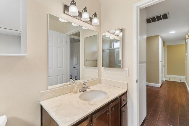 8951 Lansdowne Ct, Elk Grove, CA 95624