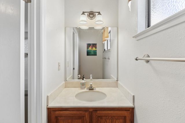 8951 Lansdowne Ct, Elk Grove, CA 95624