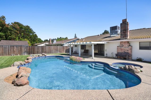 8951 Lansdowne Ct, Elk Grove, CA 95624