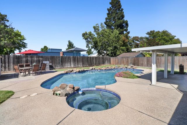 8951 Lansdowne Ct, Elk Grove, CA 95624
