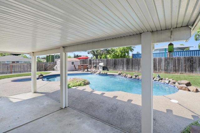 8951 Lansdowne Ct, Elk Grove, CA 95624