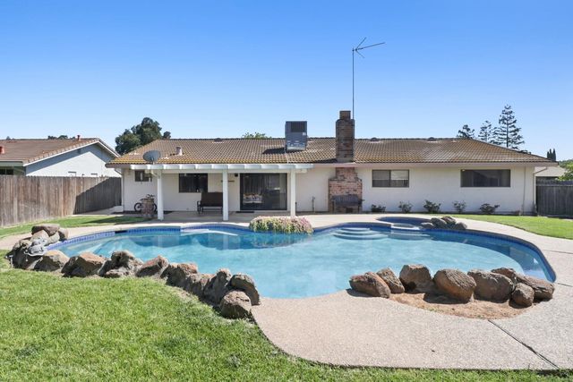 8951 Lansdowne Ct, Elk Grove, CA 95624