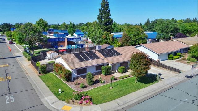 8951 Lansdowne Ct, Elk Grove, CA 95624