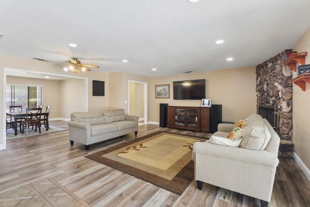 8951 Lansdowne Ct, Elk Grove, CA 95624