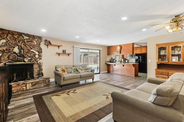 8951 Lansdowne Ct, Elk Grove, CA 95624