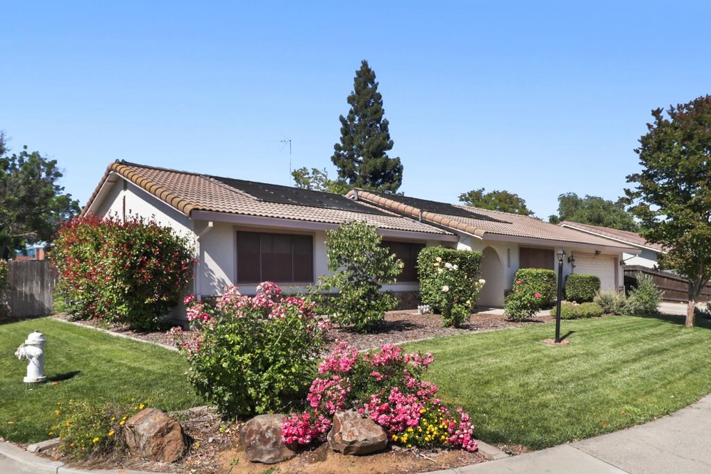 8951 Lansdowne Ct, Elk Grove, CA 95624