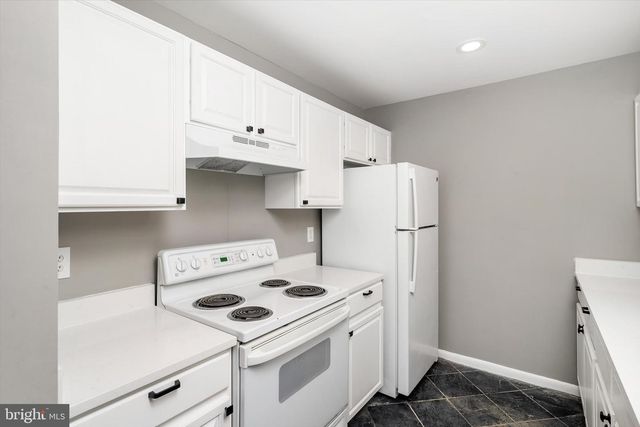 U7 AVON DR, East Windsor, NJ 08520