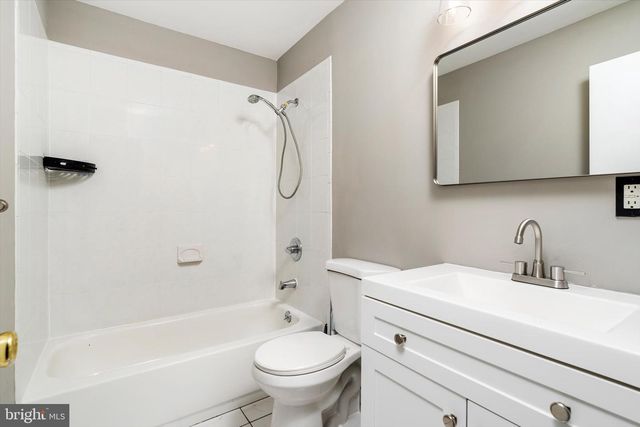 U7 AVON DR, East Windsor, NJ 08520