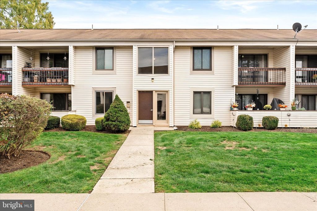 U7 AVON DR, East Windsor, NJ 08520