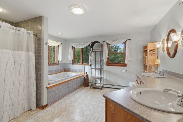 63 Jamestown Road, Leominster, MA 01453