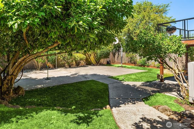 3407 92nd Avenue NE, Yarrow Point, WA 98004