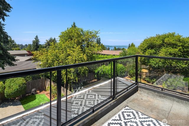 3407 92nd Avenue NE, Yarrow Point, WA 98004