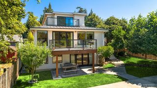 3407 92nd Avenue NE, Yarrow Point, WA 98004