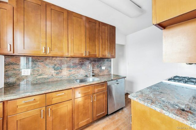 110-11 Queens Boulevard 25K, Forest Hills, NY 11375