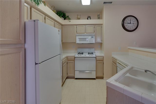 5415 West Harmon Avenue 1081, Las Vegas, NV 89103