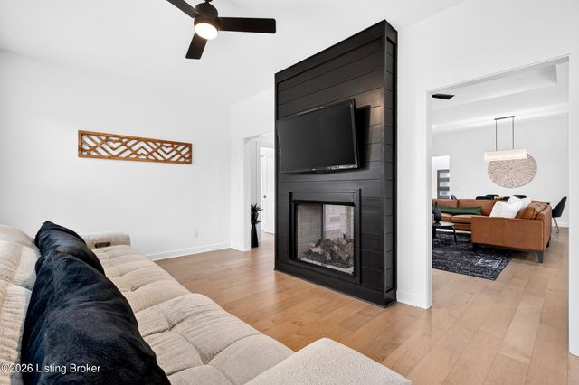 114 Locust Park Pl, Louisville, KY 40245