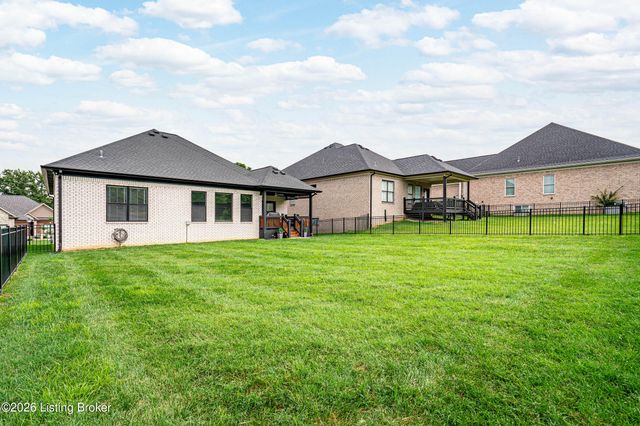 114 Locust Park Pl, Louisville, KY 40245