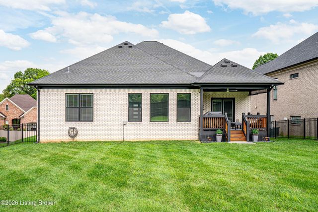 114 Locust Park Pl, Louisville, KY 40245