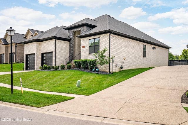 114 Locust Park Pl, Louisville, KY 40245