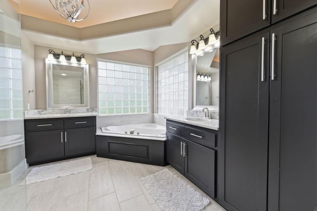 7 N Stagecoach, Wichita, KS 67230